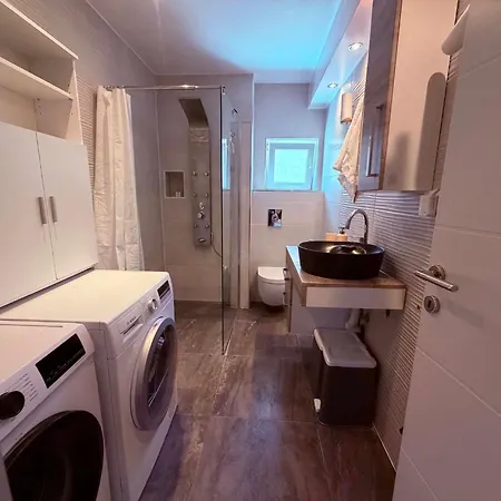 Apartment Mia With Pool Near Medulin *