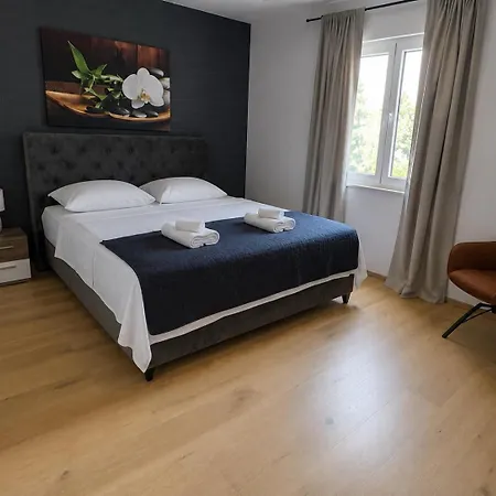 Apartment Mia With Pool Near Medulin